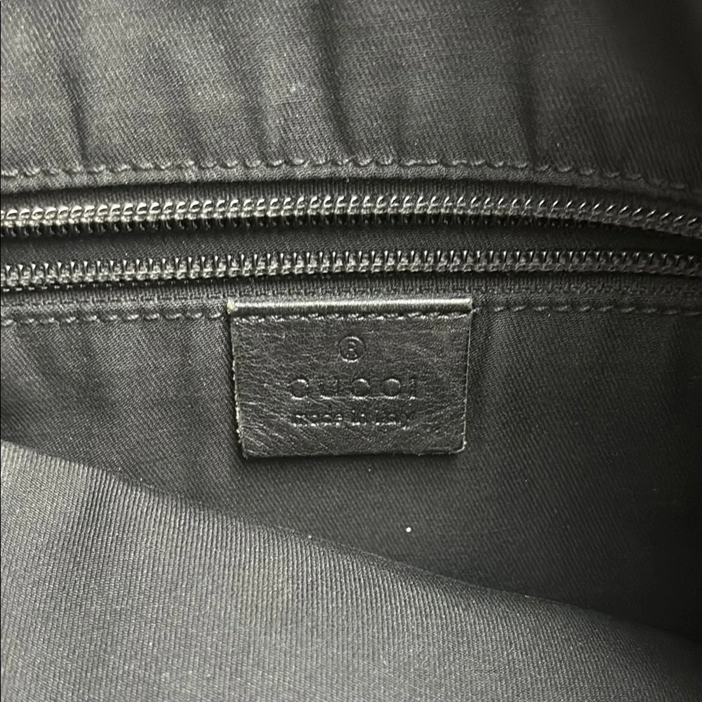 Gucci Black Crossbody Bag with Adjustable Strap - Picture 8 of 12